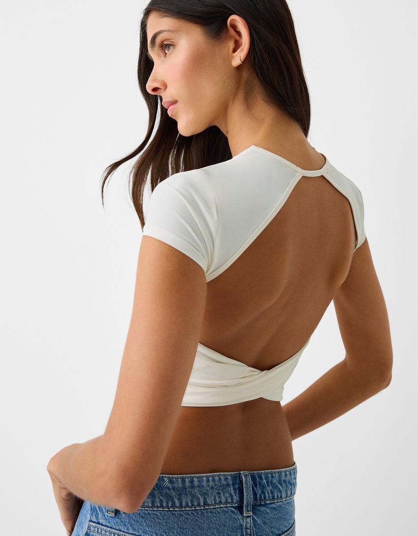 تيشرت بأكمام قصيرة وفتحة خلفية-كريمي-6