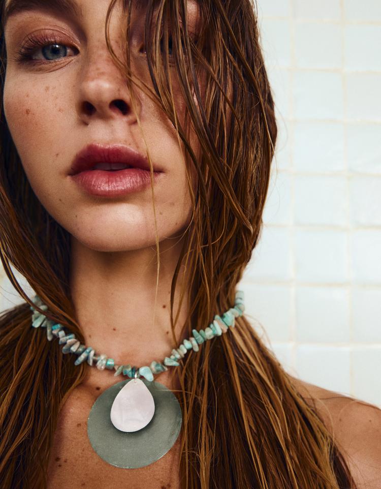 Sedef ve taşlı kolye