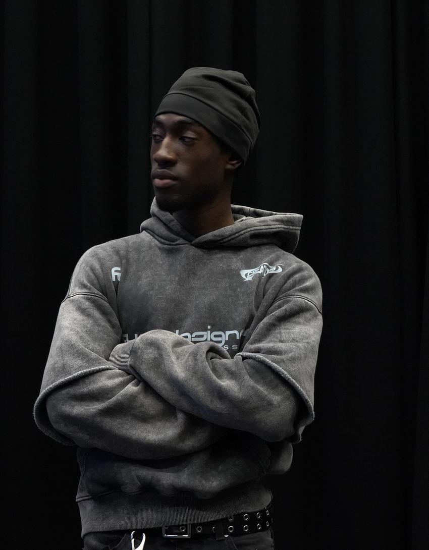 Hoodie mit Doppelärmel-Print-Grau