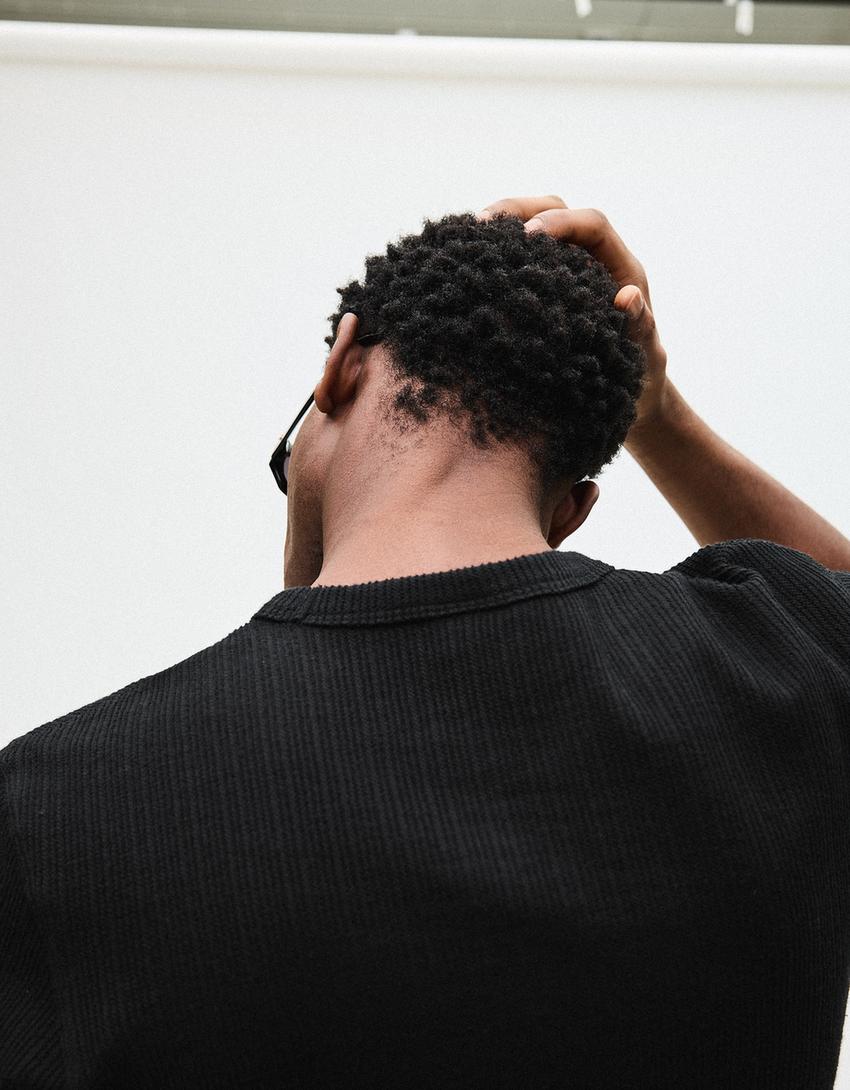 Textured short sleeve T-shirt-Black