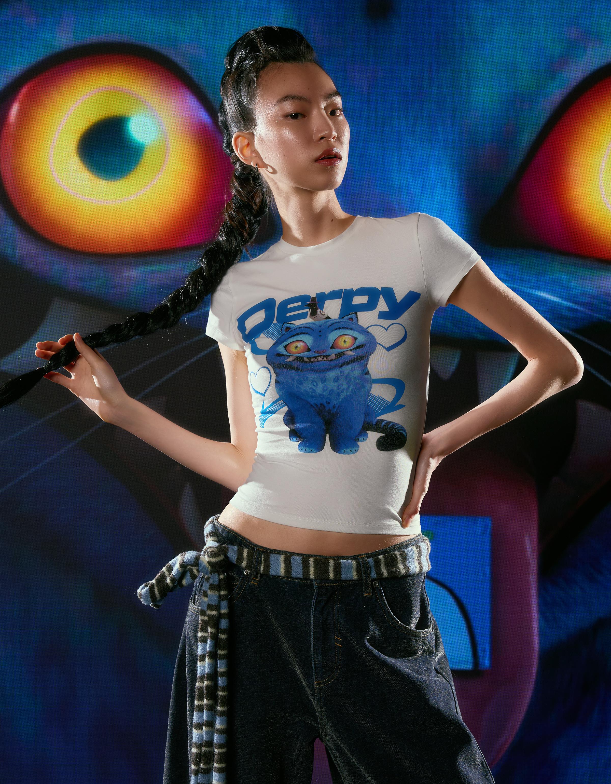 Bershka Kpop Demon Hunters Derpy T-Shirt Mit Kurzen Ärmeln Und Print Damen M Blau