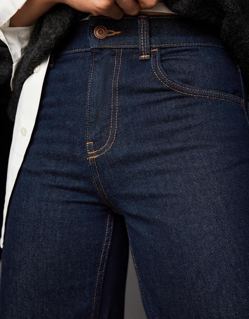 Jeans mit weitem Bein, Straight Leg