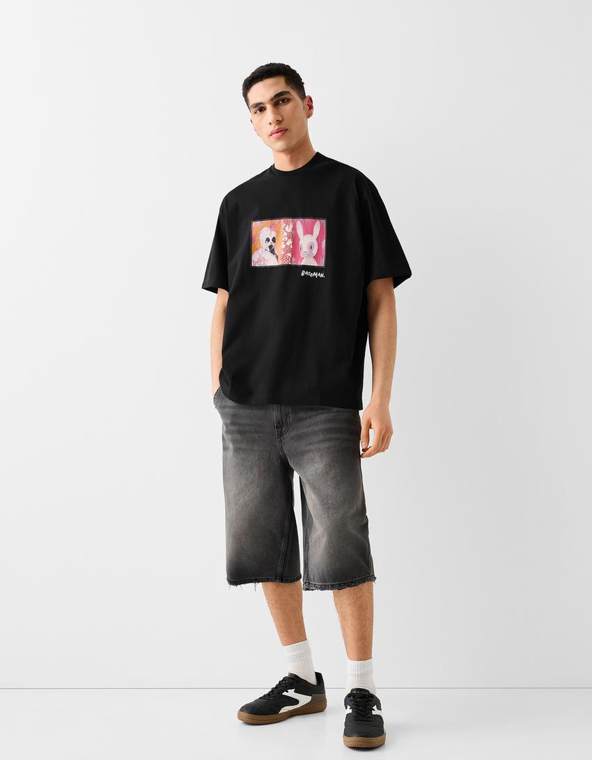 تيشرت بقصّة مريعة وأكمام قصيرة وطبعة Gary Baseman-أسود-3