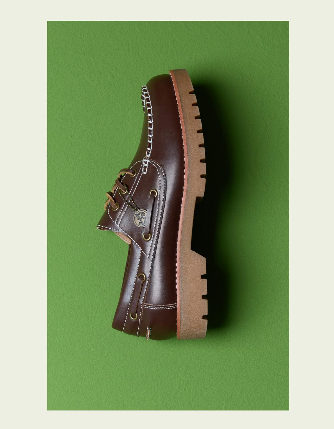 Deck shoes with moc toe