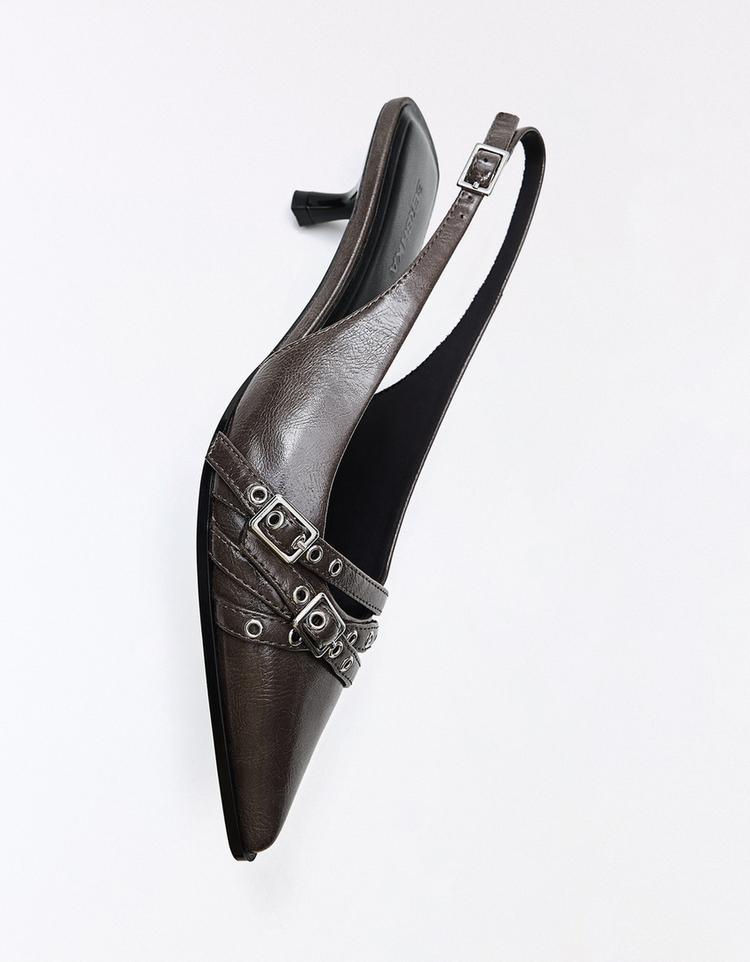 Tokalı arkası açık kısa sivri topuklu ayakkabı