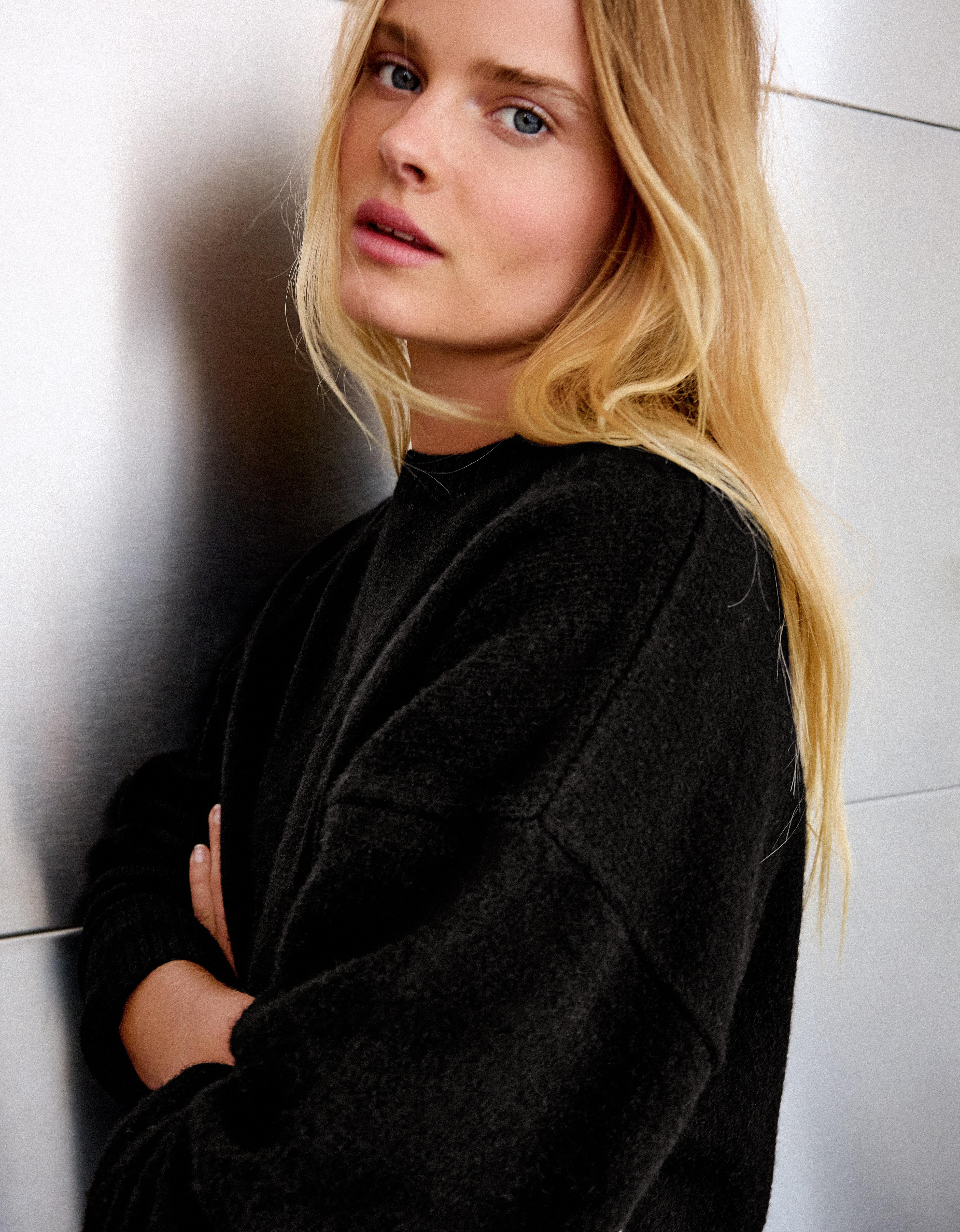 Round neck jumper — Black