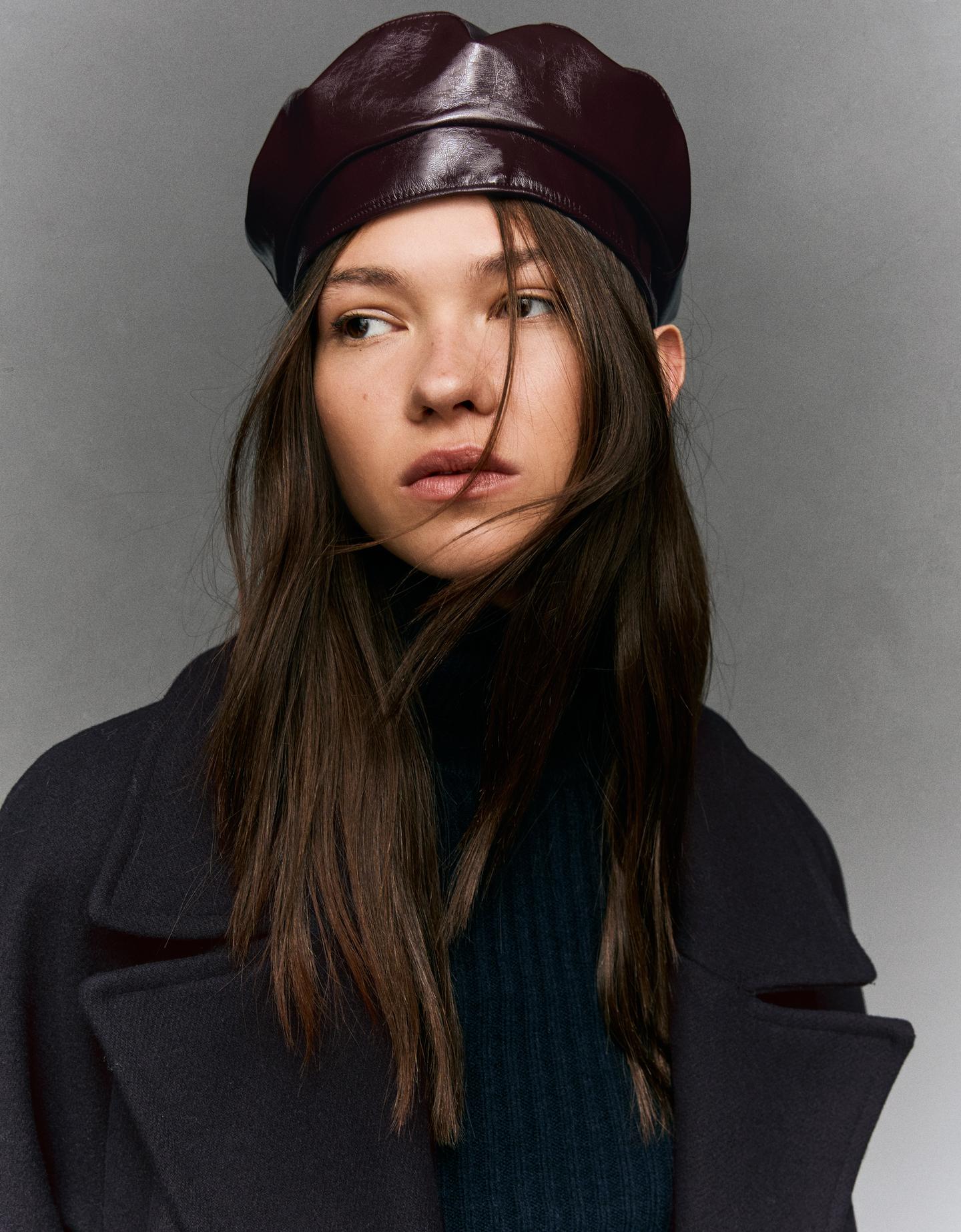 Bershka beret ze sztucznej skóry rubinowy