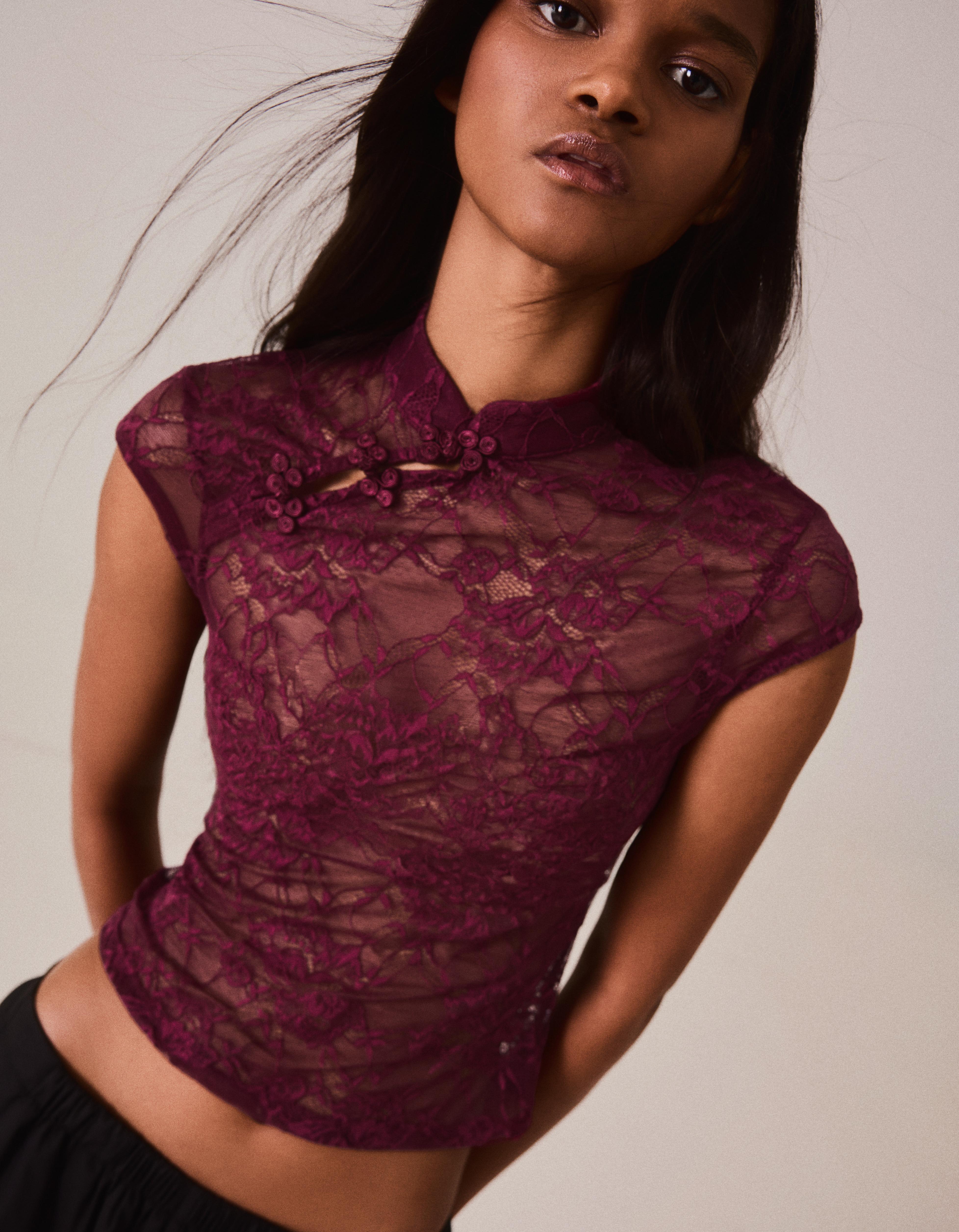 Lace top with clasp — Burgundy