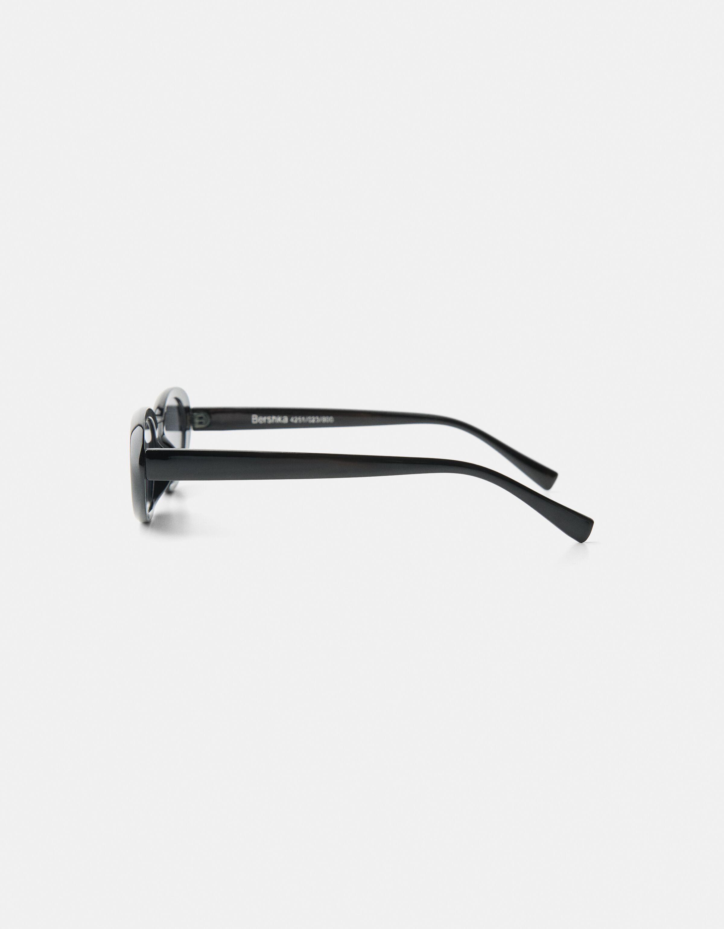 Oval plastic sunglasses — Black