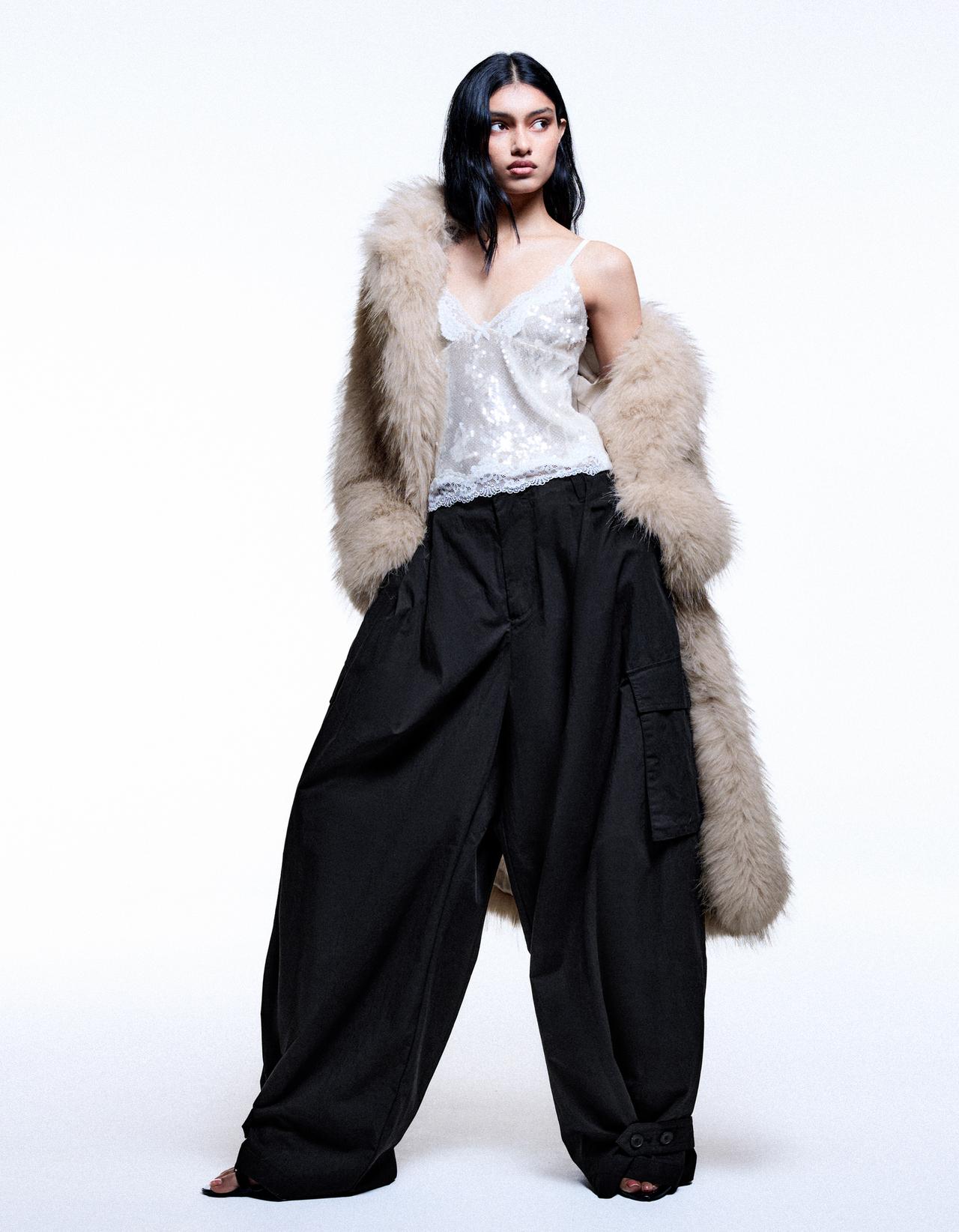 Long fur coat — Beige
