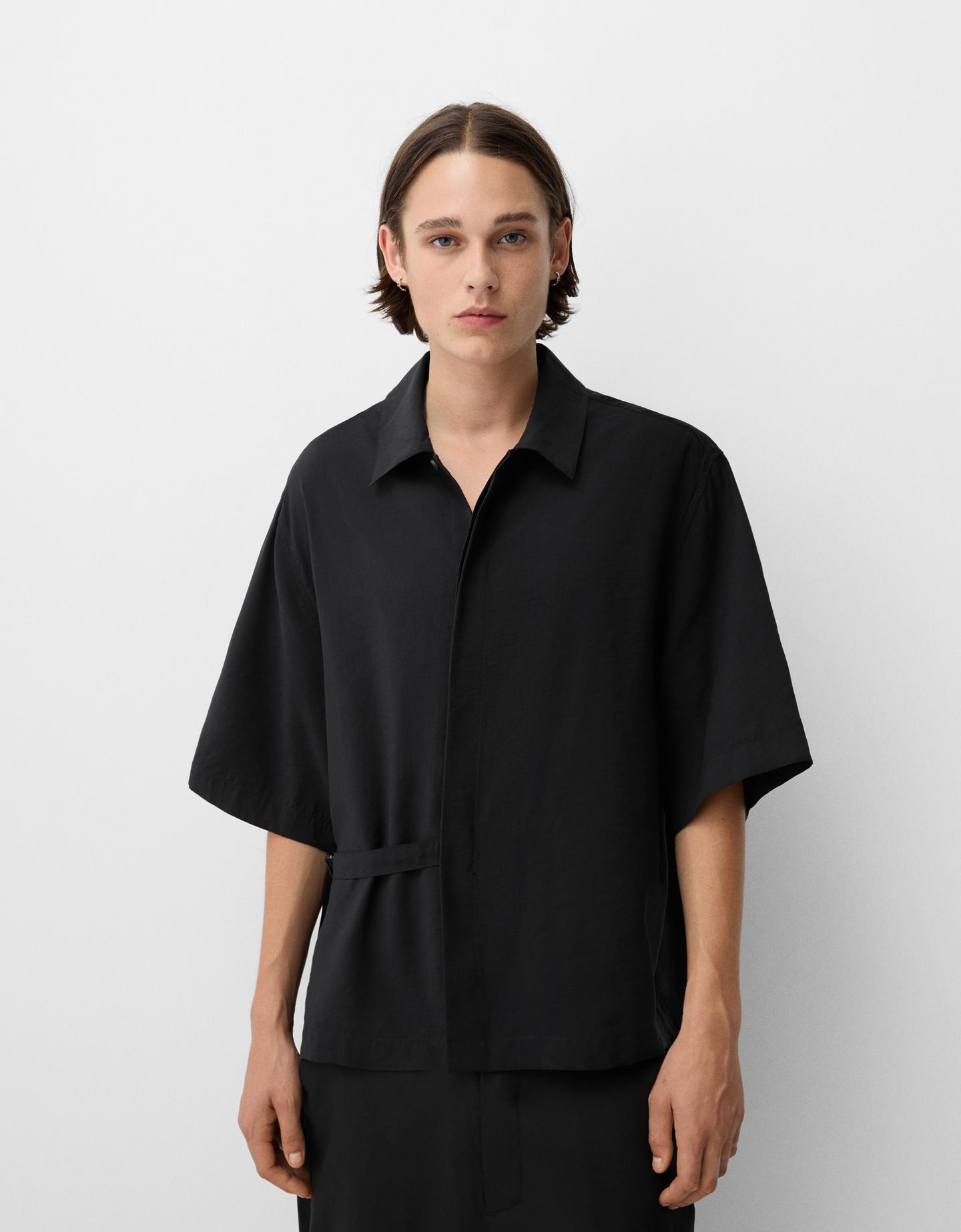 Bershka Camisa Manga Corta Boxy Cruzada Hebilla Hombre M Negro