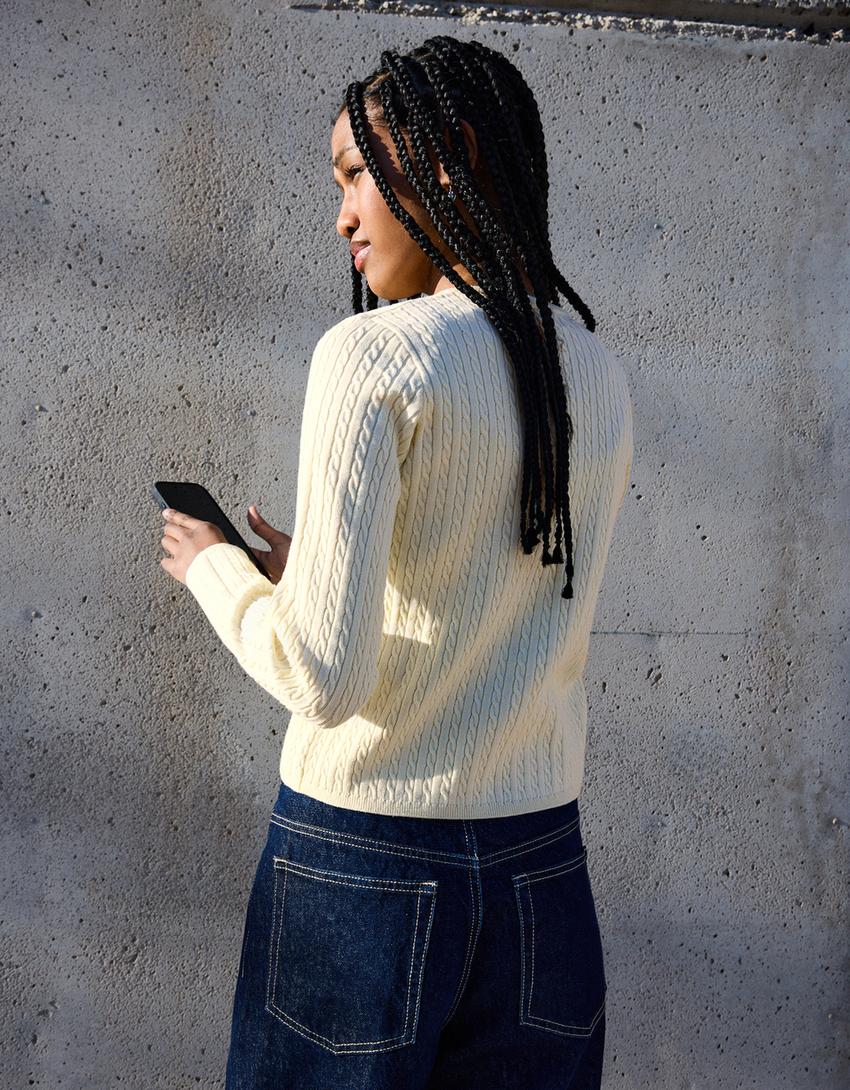 Kardigan z guzikami i warkoczowym splotem-Żółty