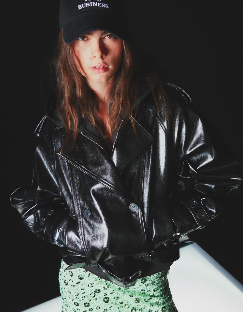 Korte trenchcoat met leereffect-Zwart