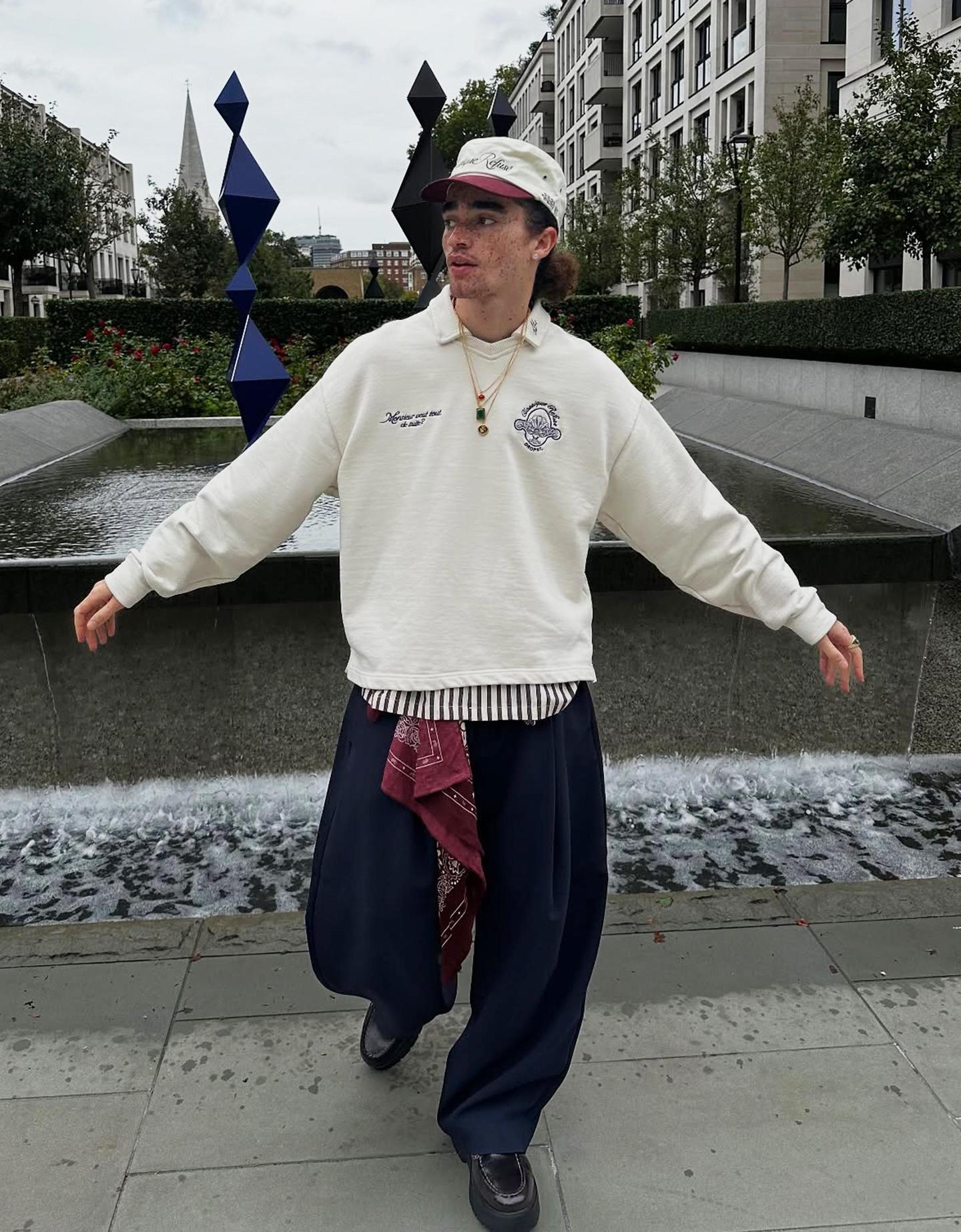 Bershka polo z długim rękawem i nadrukiem kremowy