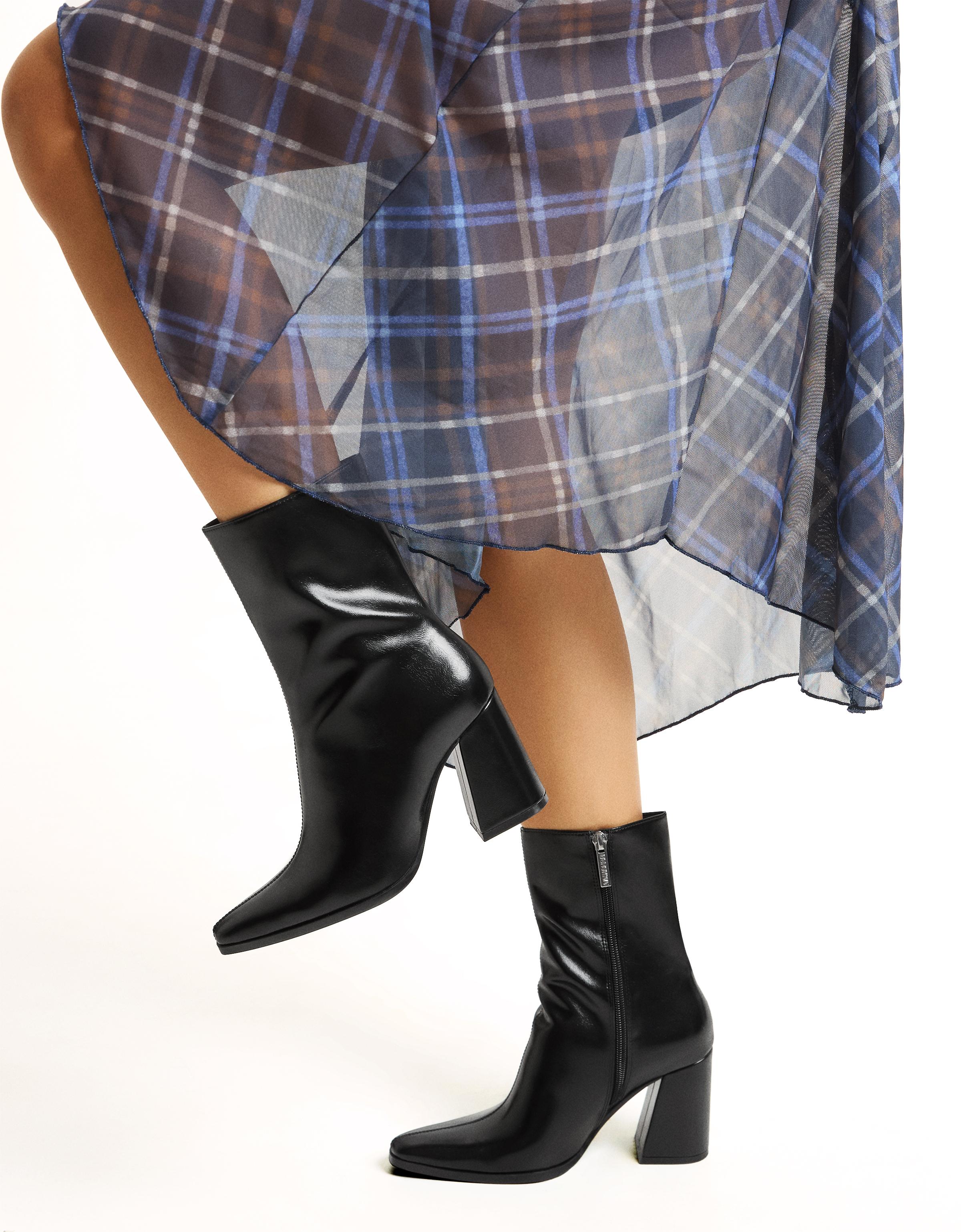 Block-heel ankle boots — BLACK