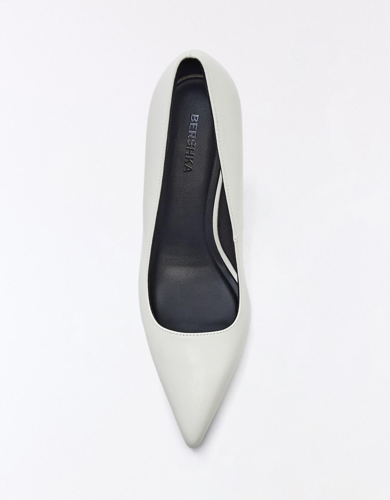 High-heel shoes — WHITE