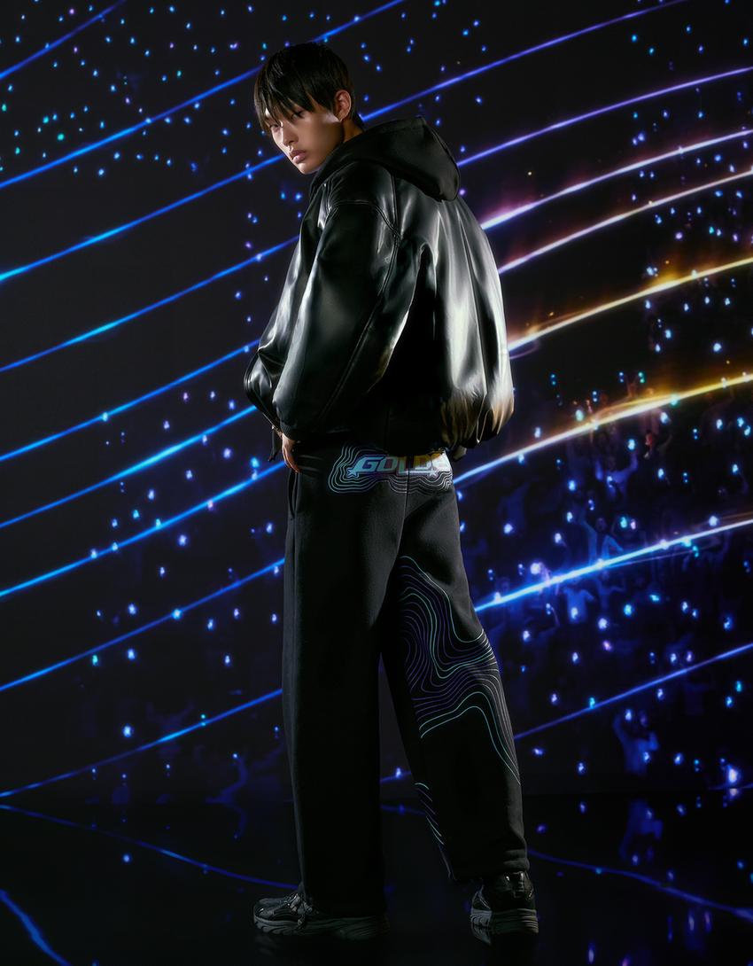 Pantalon KPop Demon Hunters Huntr/x molleton barrel fit imprimé-Noir