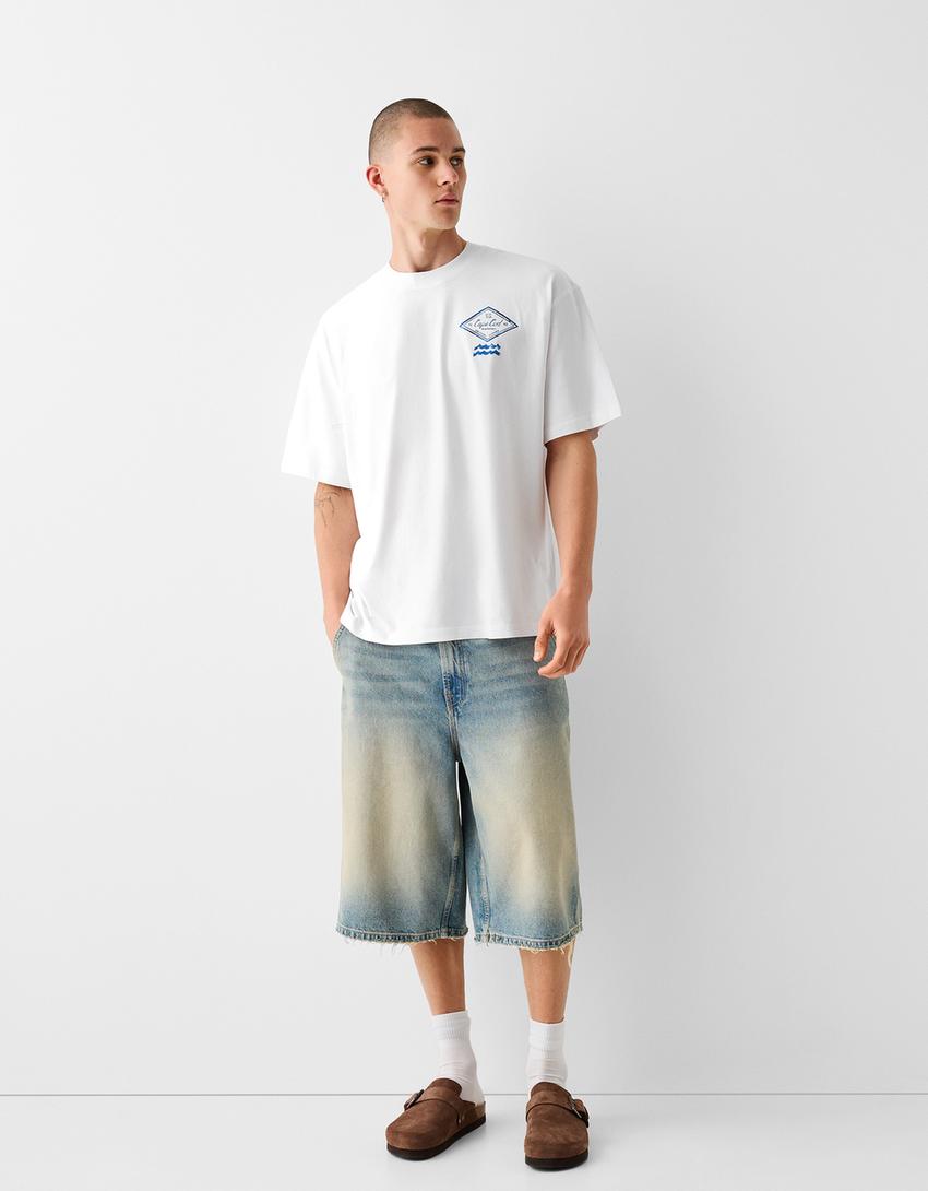 تيشرت بقصة مربعة وأكمام قصيرة وطبعة-أبيض-3