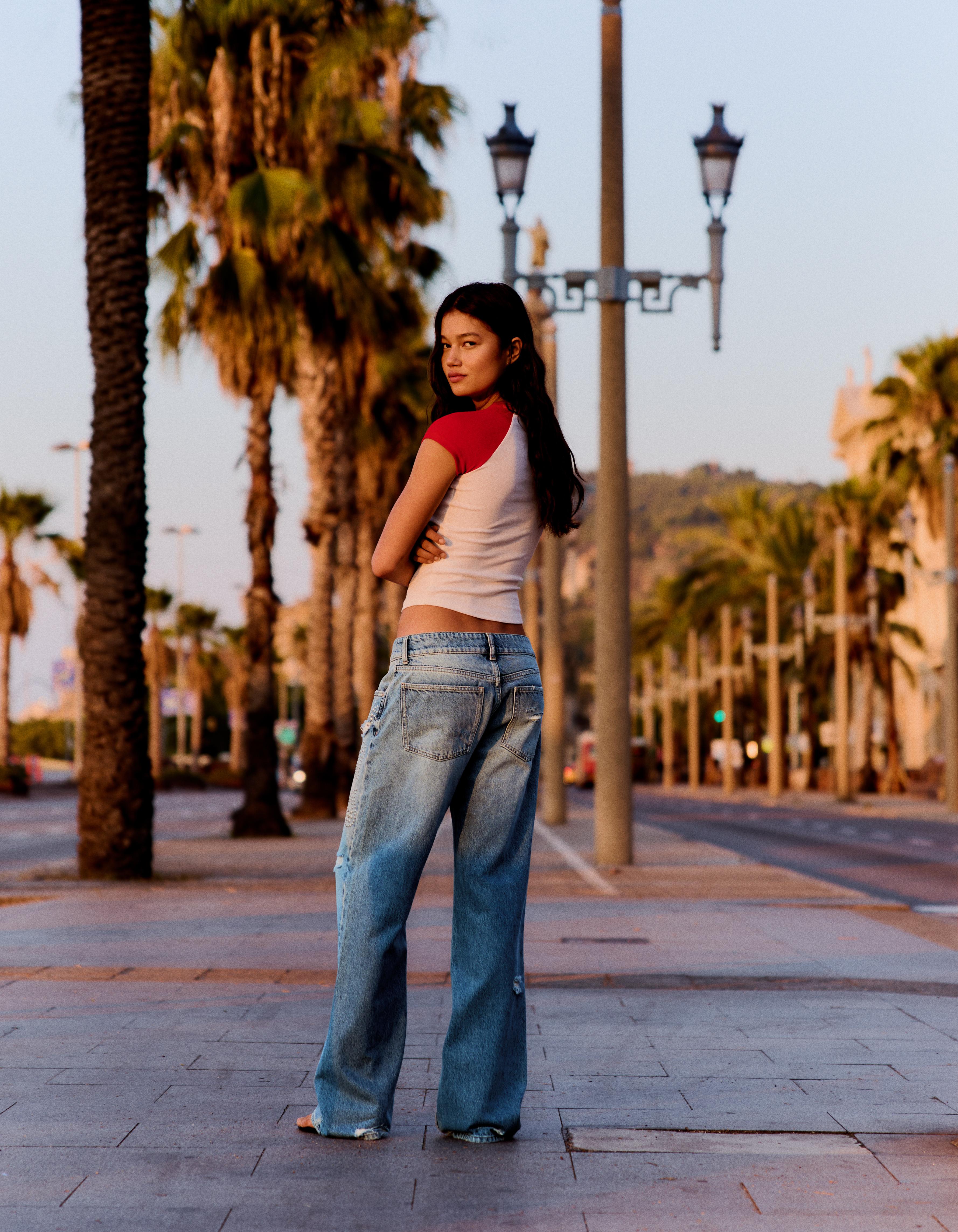 Mid-waist straight-leg studded jeans — Light blue
