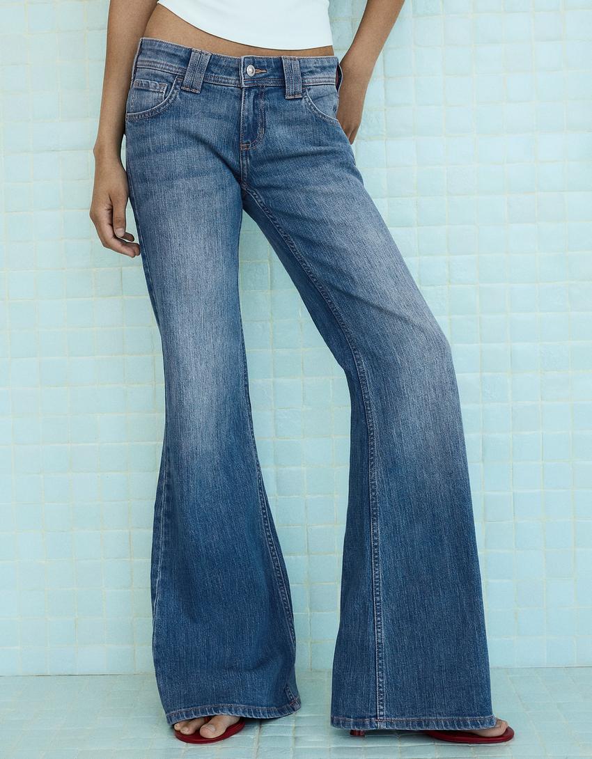 Jeans flare tiro bajo bordado-Azul lavado