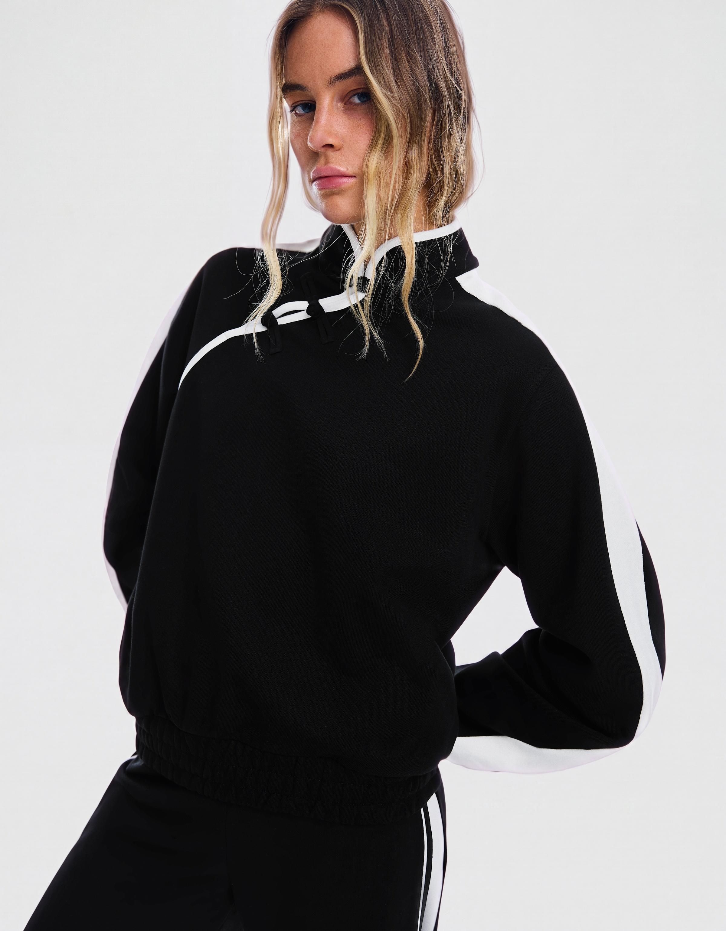 Long sleeve stand collar sweatshirt with clasps — Black