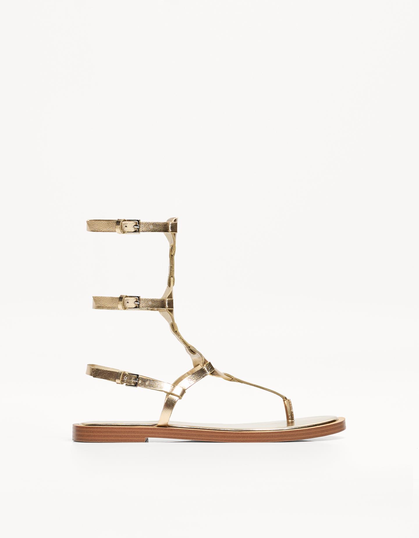 Bershka klapki na płaskiej podeszwie ze sprzączkami złoty