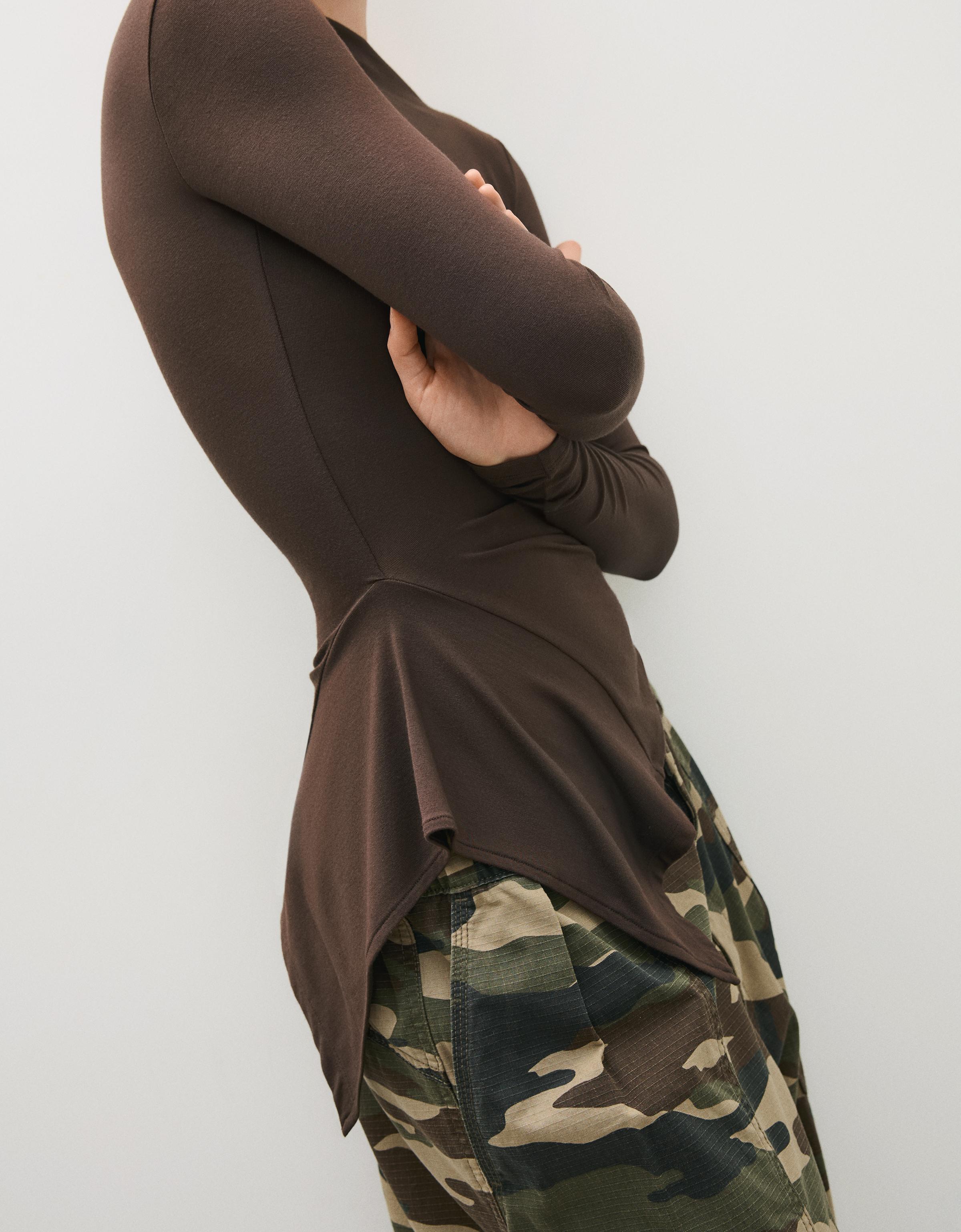 Long sleeve asymmetric gathered T-shirt — Brown