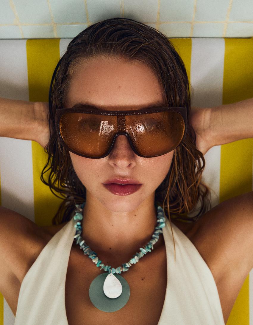 Sedef ve taşlı kolye-Açık mavi