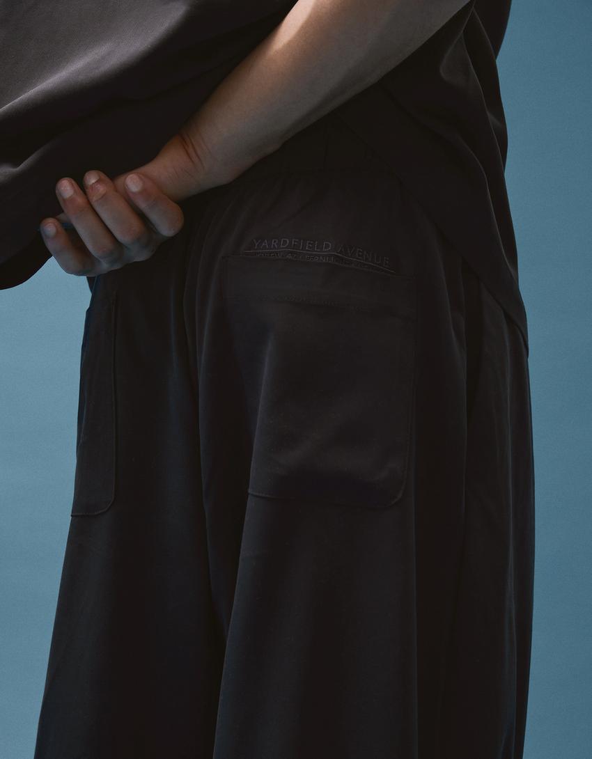 Χυτό παντελόνι super baggy με πιέτες-Μαύρο