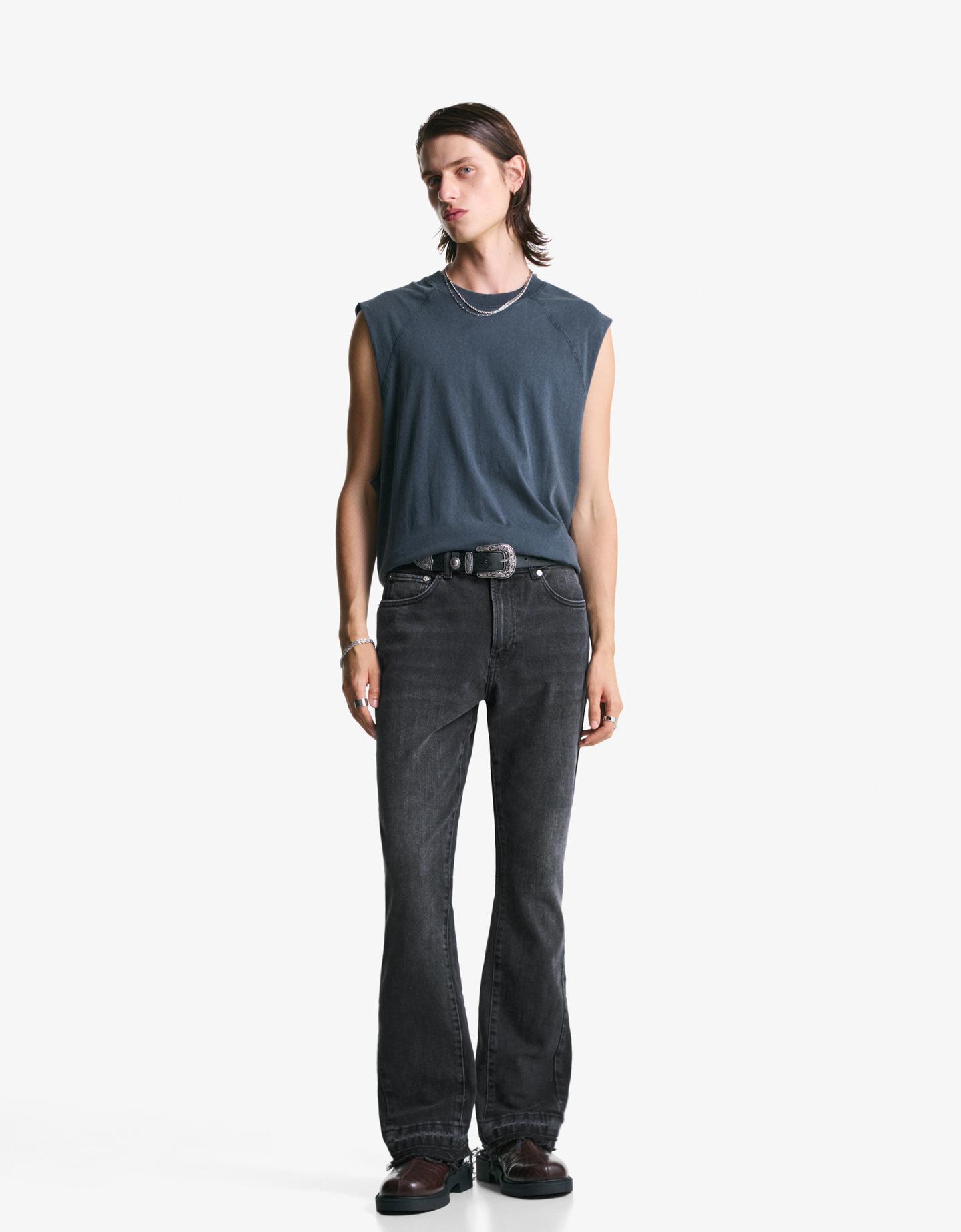 Bershka jeansy o kroju flare komfortowe czarny