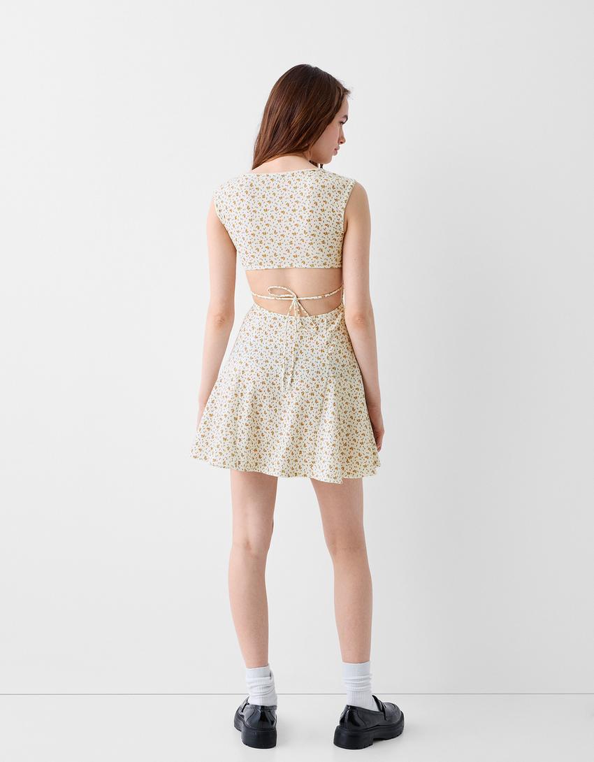 فستان قصير بطبعة وأكمام قصيرة-كريمي-2