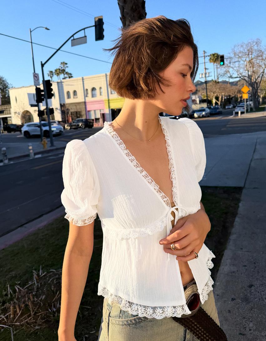 Short sleeve blouse with ties-White