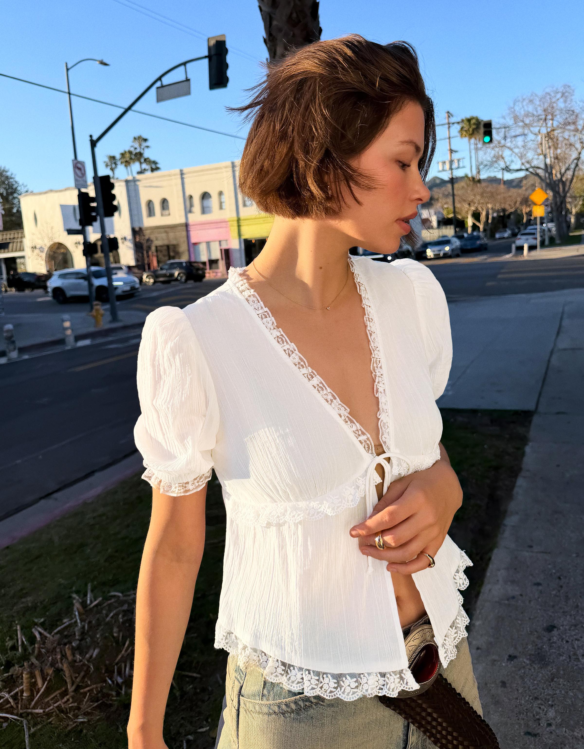 Kısa kollu bağcıklı bluz