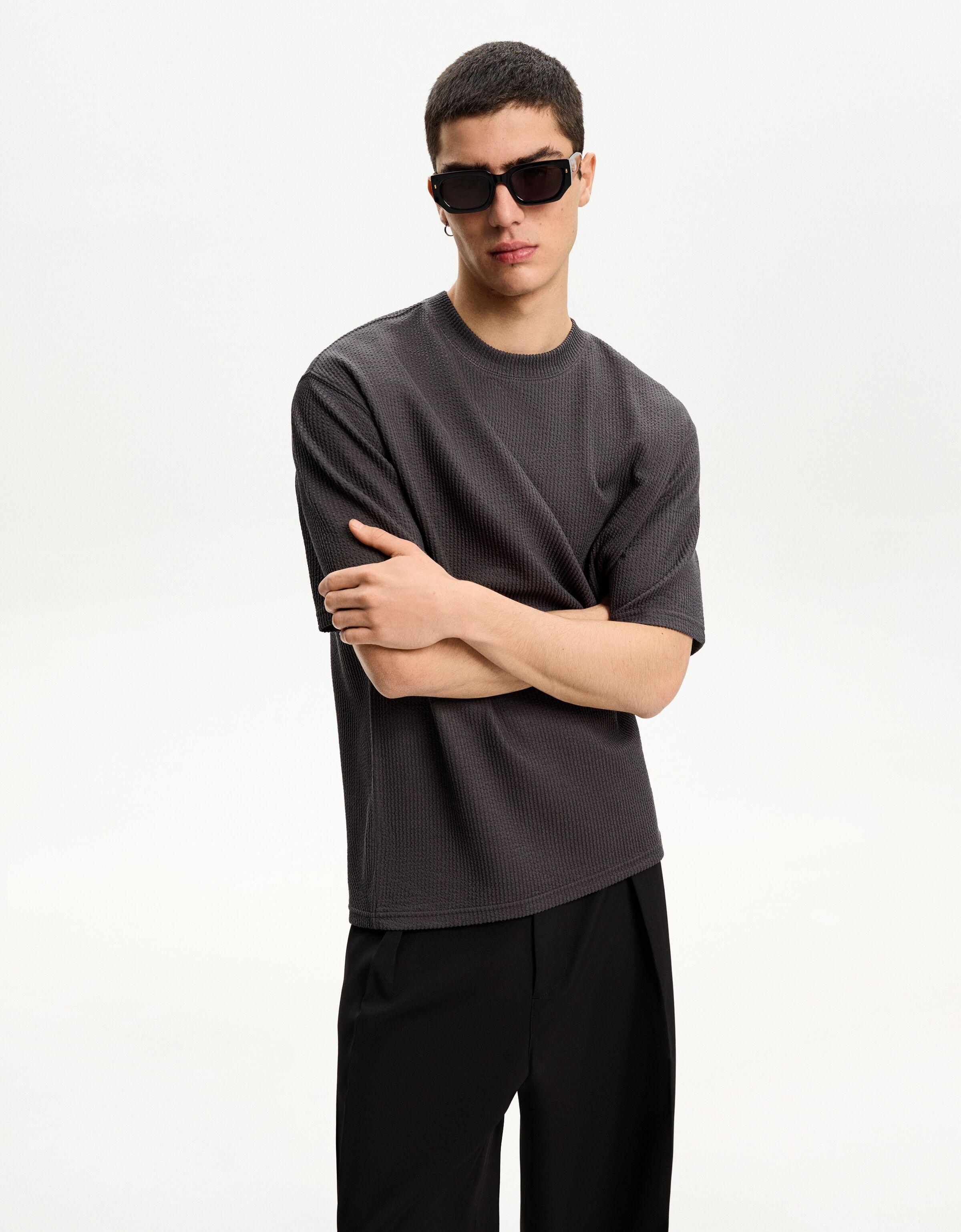 Bershka T-Shirt Aus Seersucker Mit Kurzen Ärmeln Herren Xs Grau
