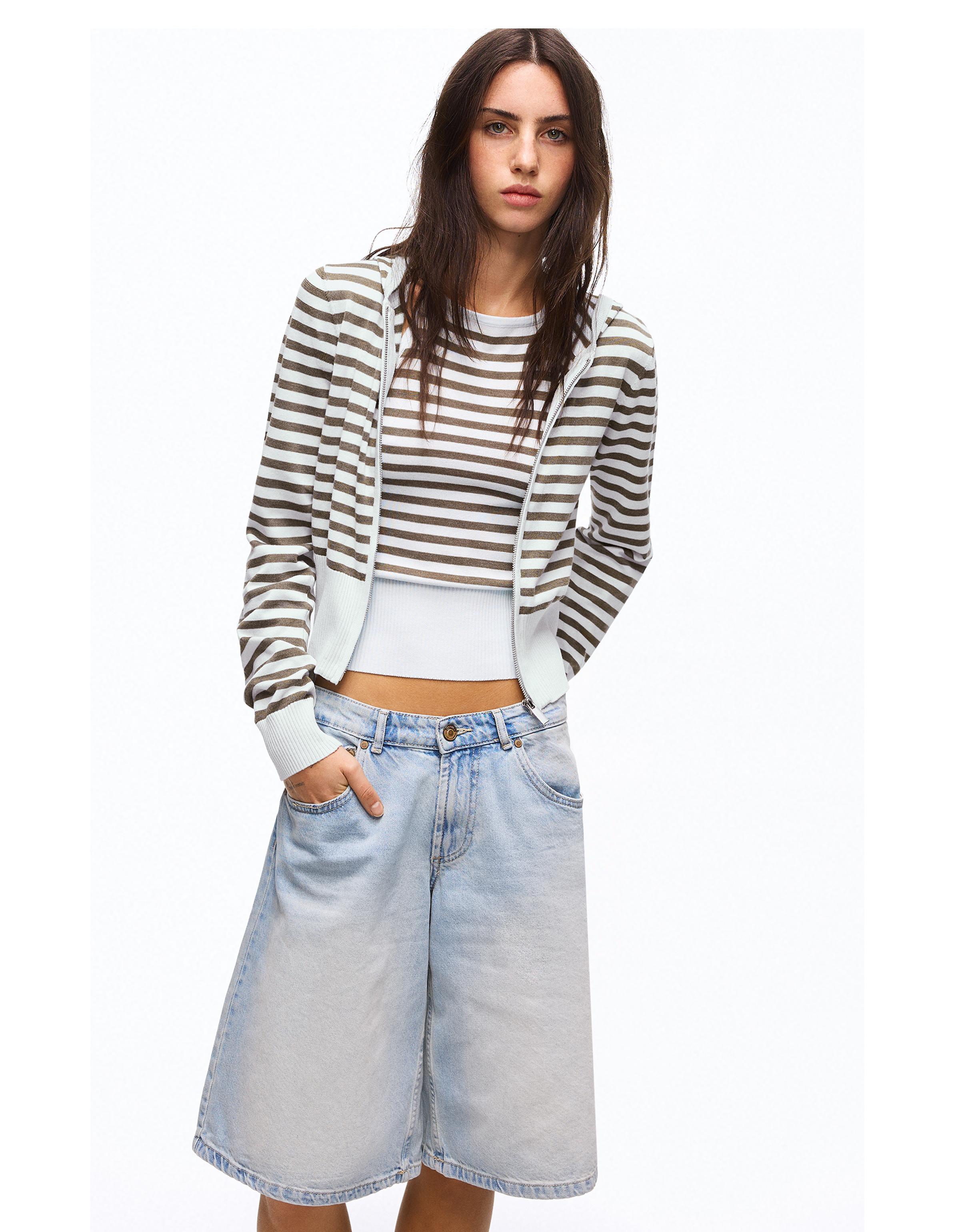 Çizgili kapüşonlu sweatshirt