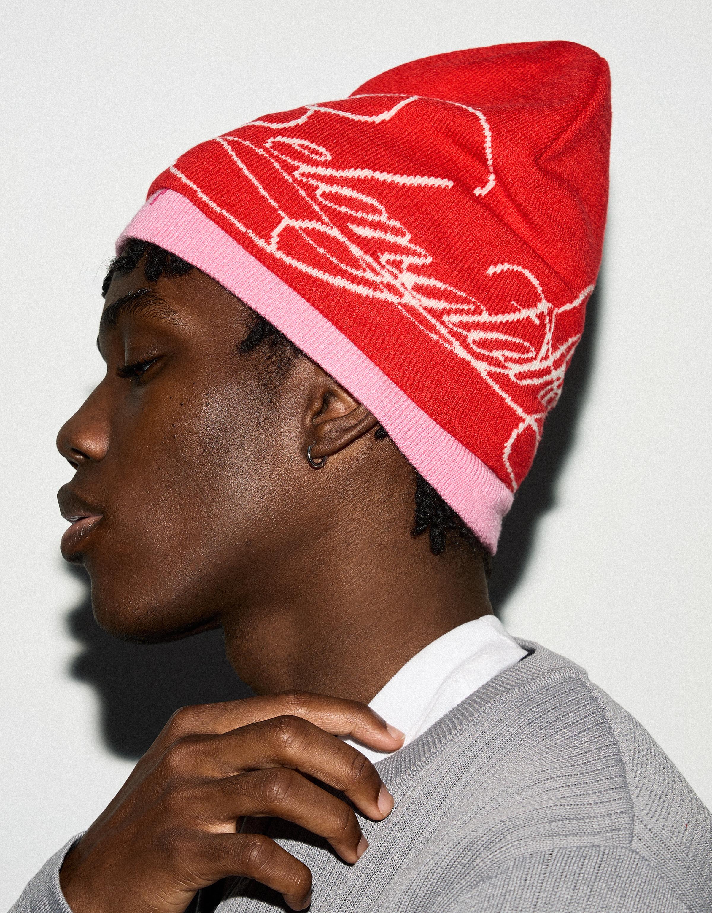 Knitted beanie — Red