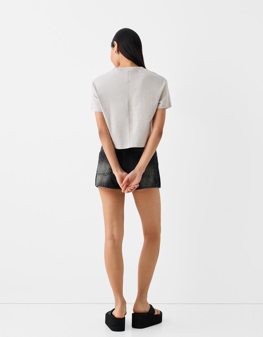 تيشرت قصير بأكمام قصيرة وطبعة-رمادي-1