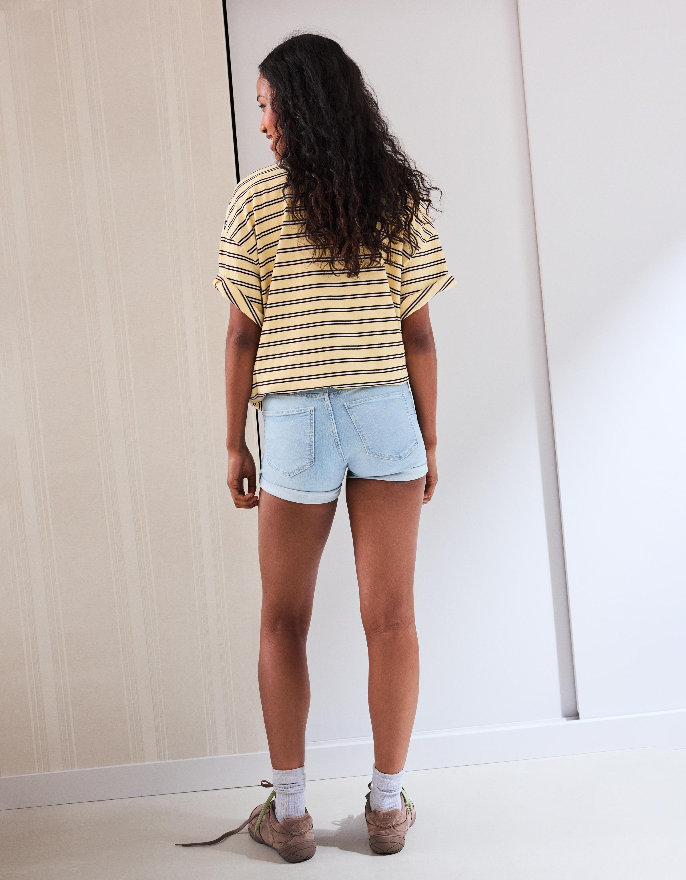 Katlanabilir paçalı denim şort - Görsel 130