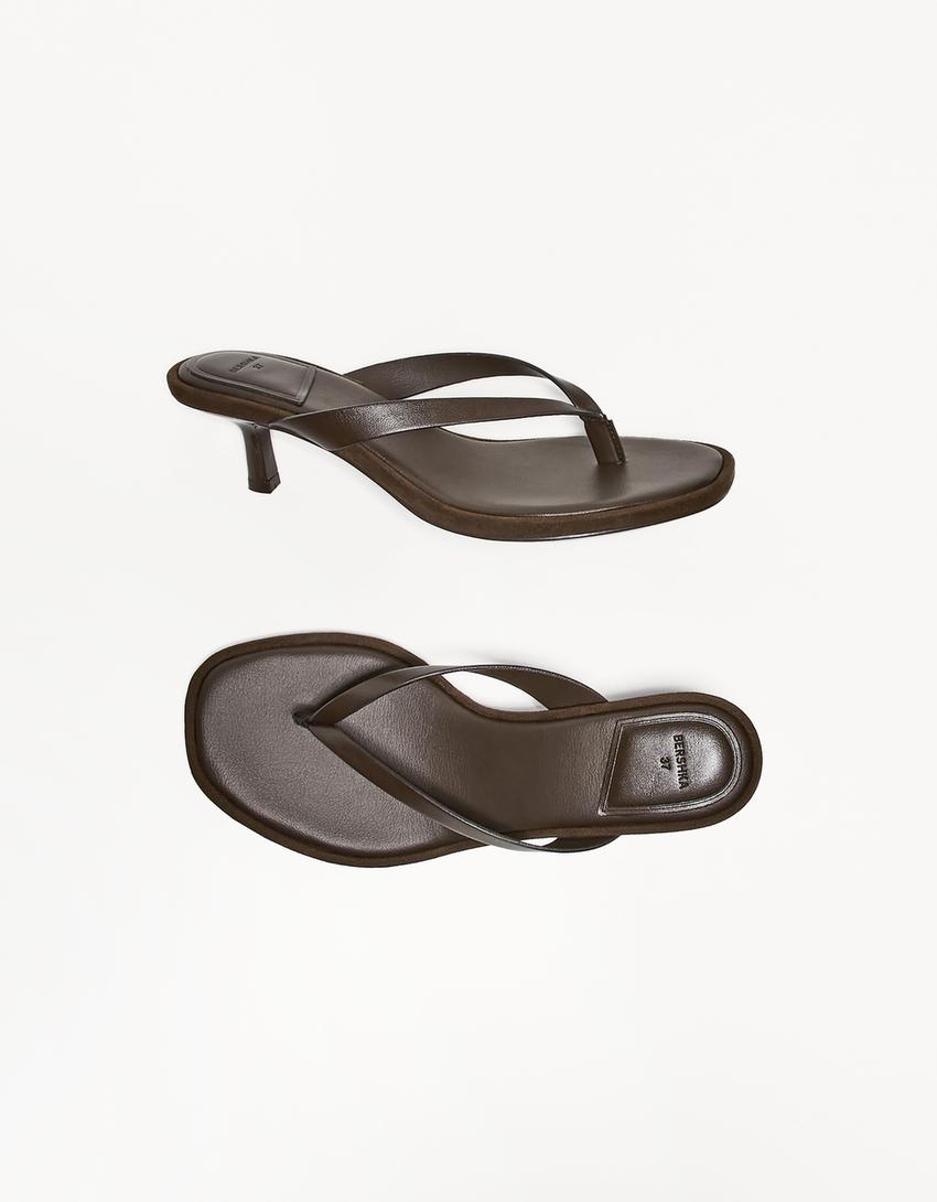 Kitten heel sandals-Brown