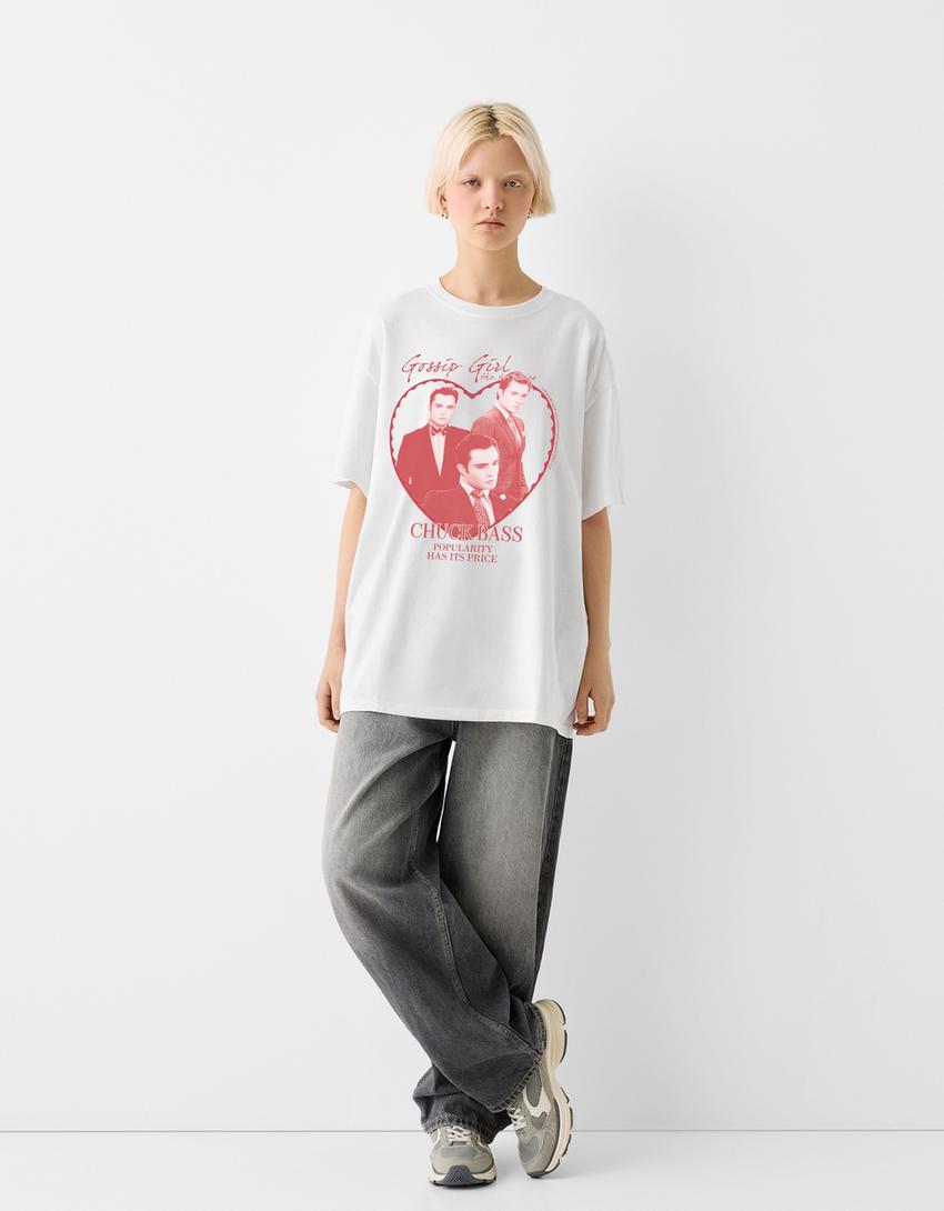 T-shirt Gossip Girl manga curta oversize estampado-Gelo-4