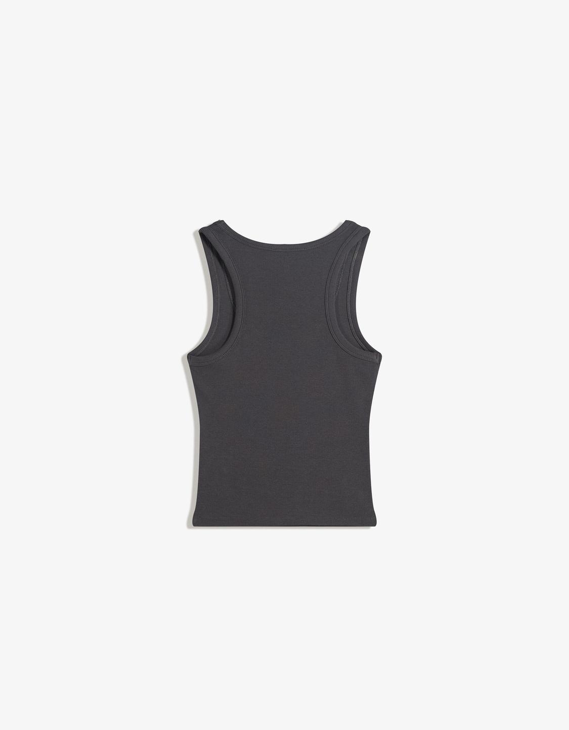 Sleeveless T-shirt with studs