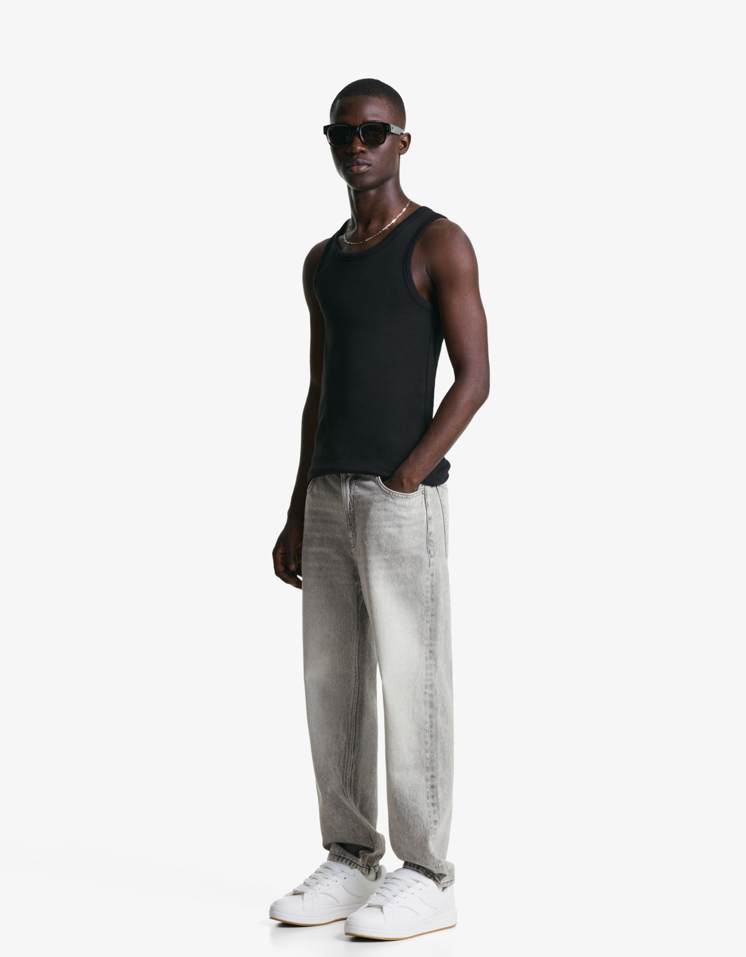 Bershka Jeans Mit Lockerer Tapered-Passform Herren 36 Grau
