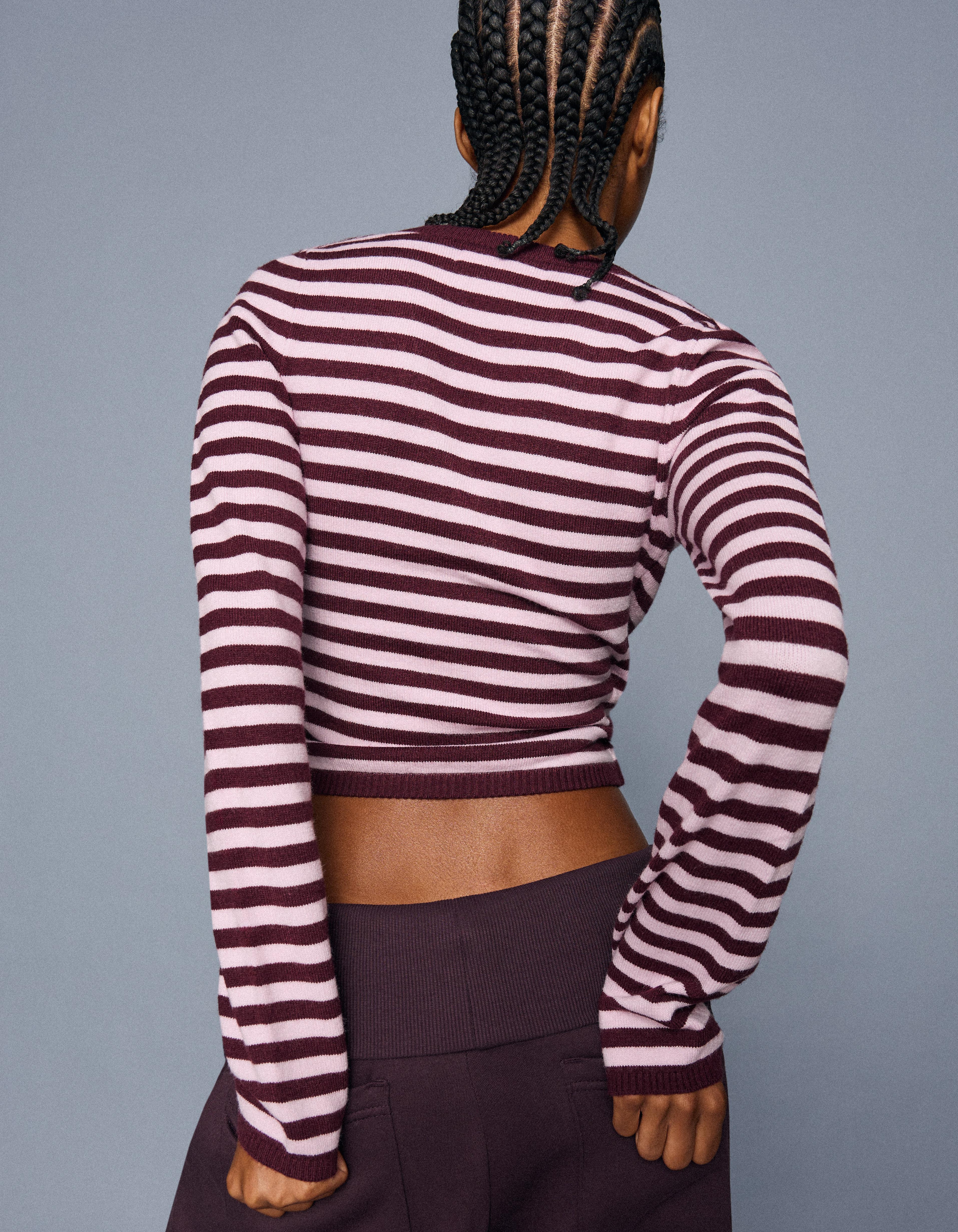 V-neck jumper with buckle