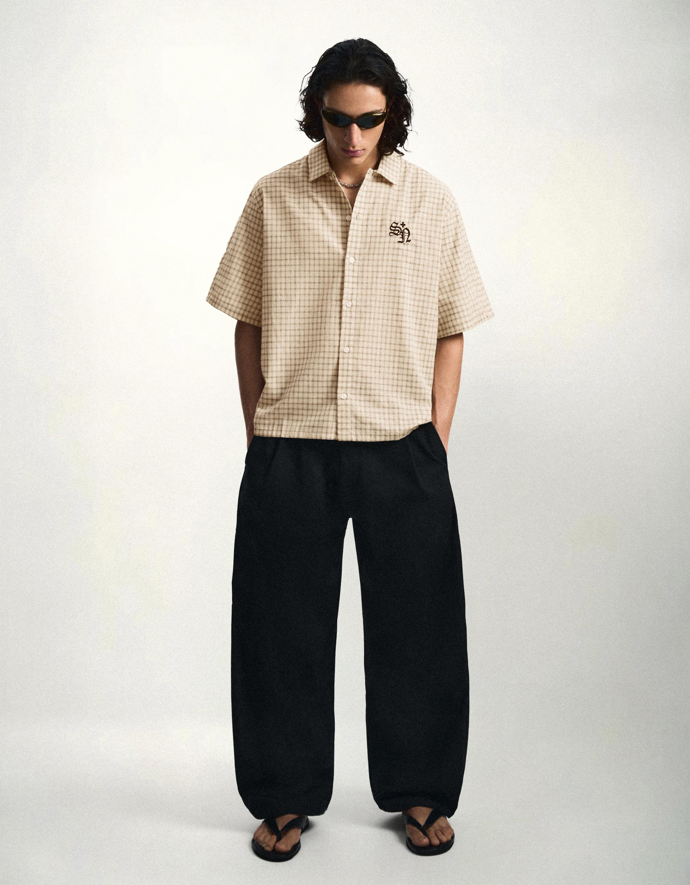 Bershka Pantalón Barrel Pinzas Hombre Negro