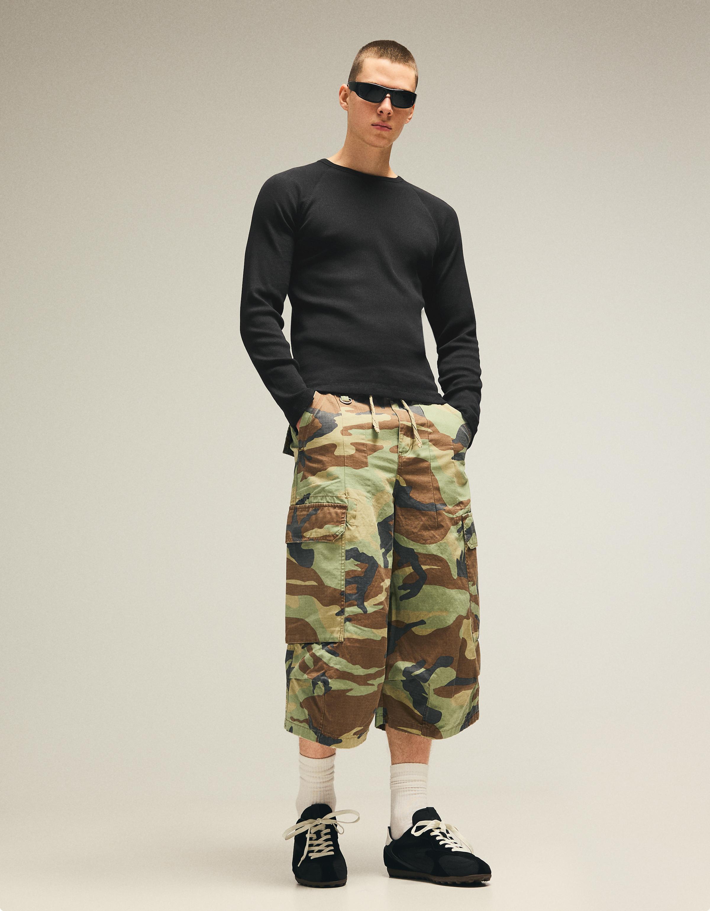 Slim-fit long-sleeved T-shirt — Black