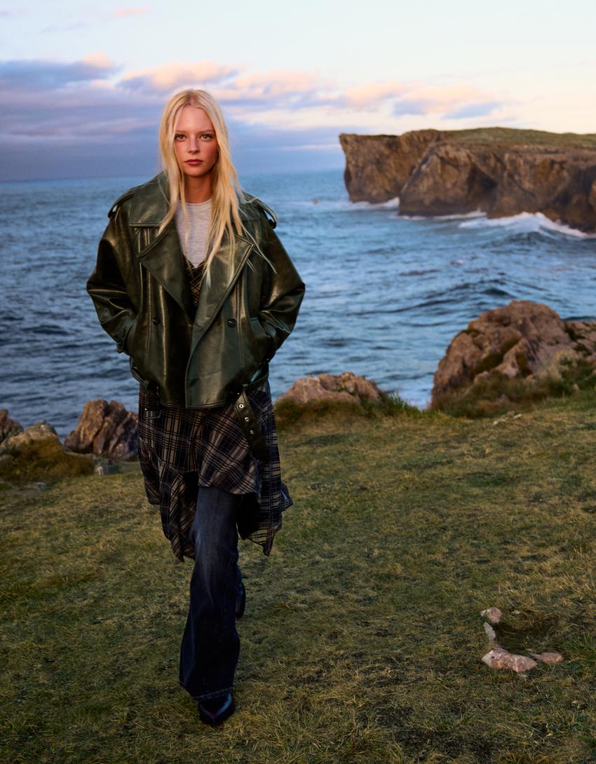 Korte trenchcoat met leereffect-Groen