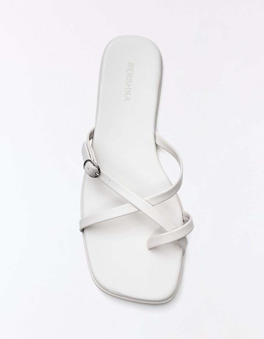 Flache Riemchensandalen-Weiss