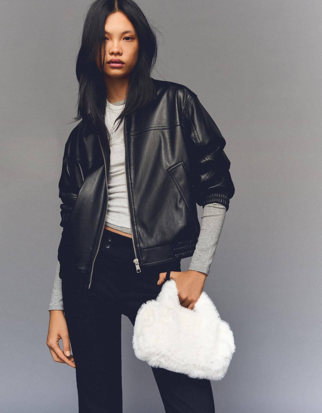 Bolso bowlling efecto pelo