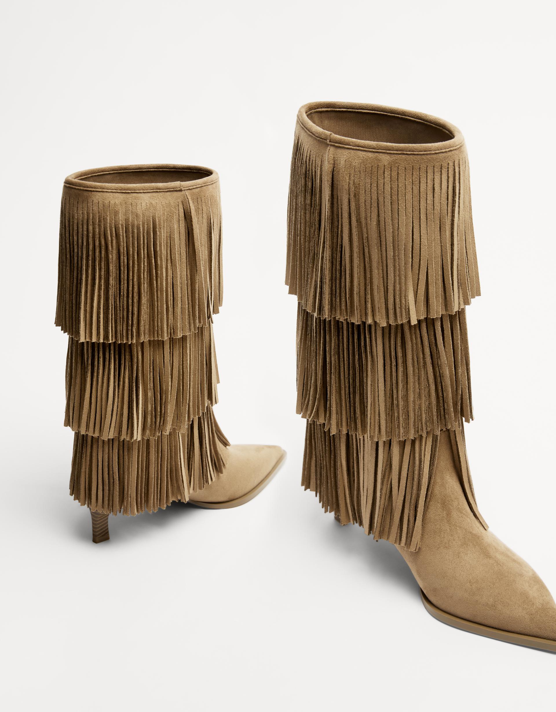 Kitten-heel boots with fringing