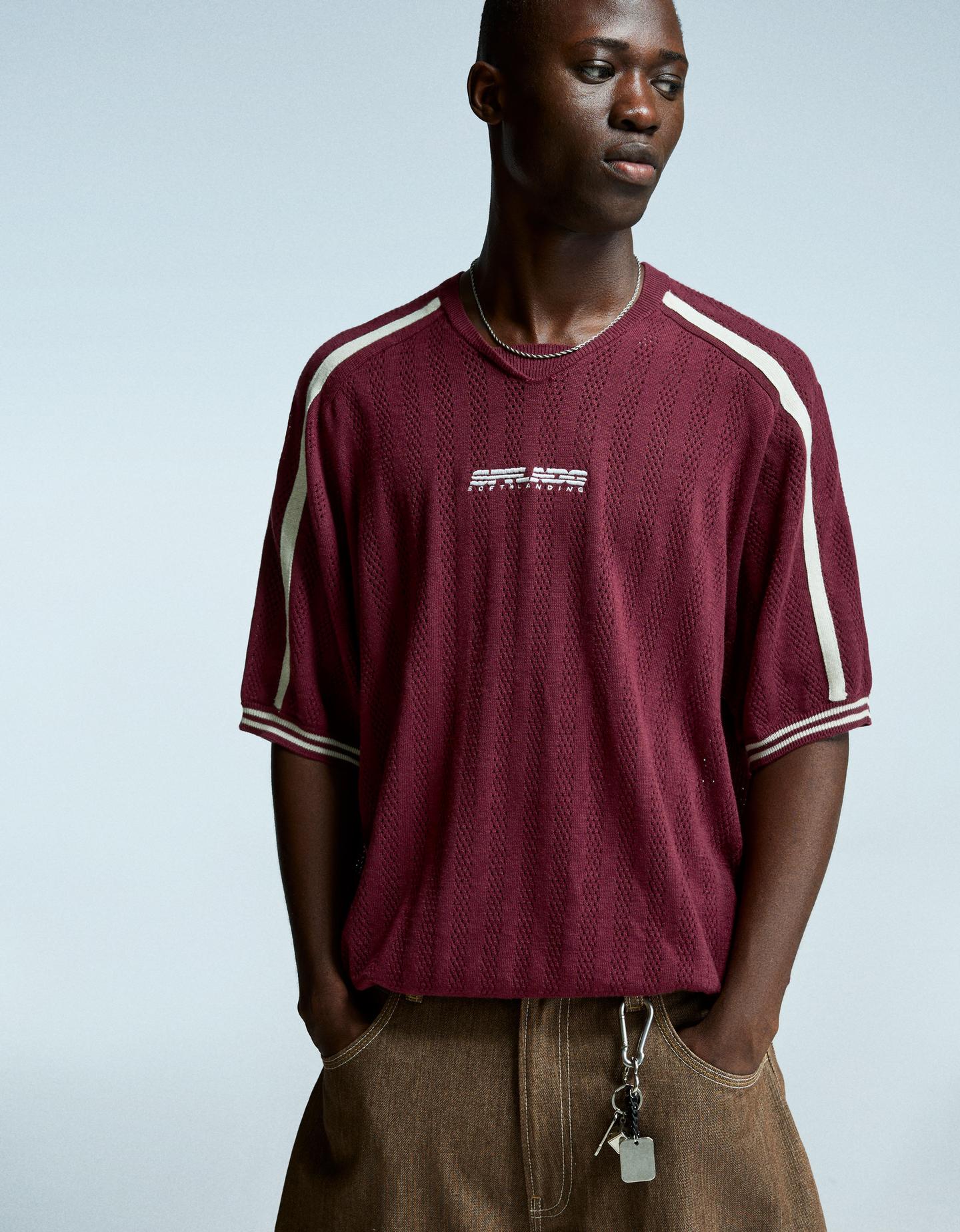 Bershka koszulka sportowa z krótkim rękawem bordowy